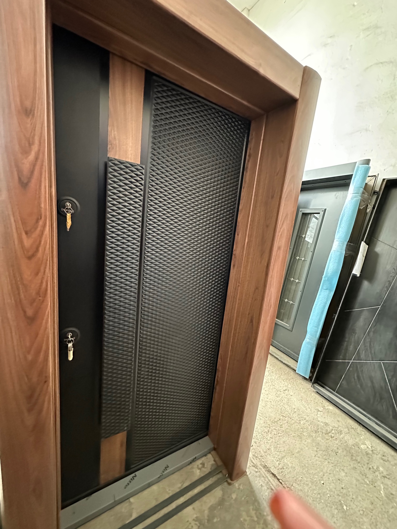 Инфинидоор 2310 Черен - сарухан