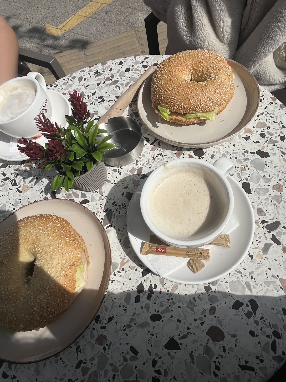 Vavél Coffee.Bar.Brunch