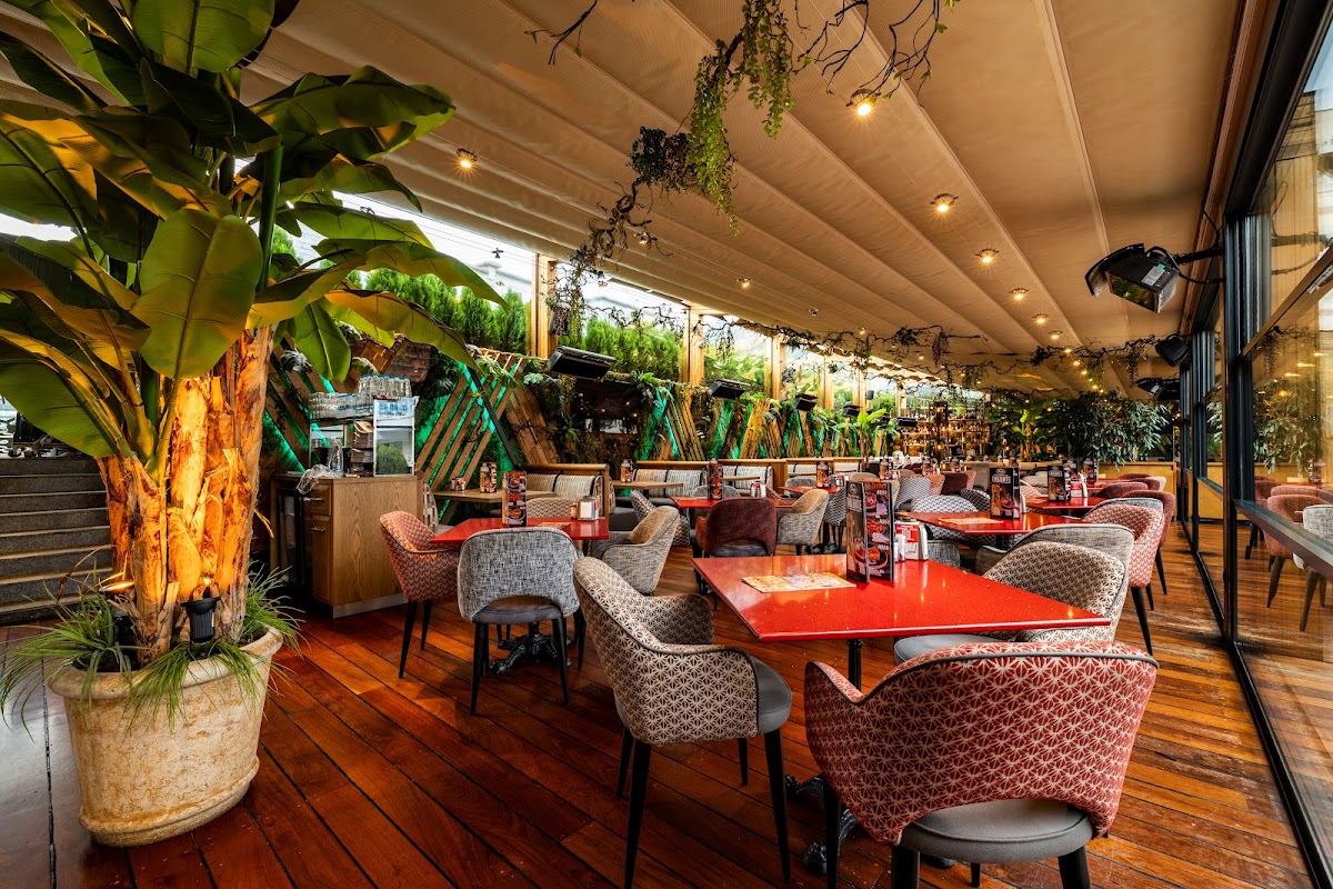 Happy Bar & Grill Lozenets