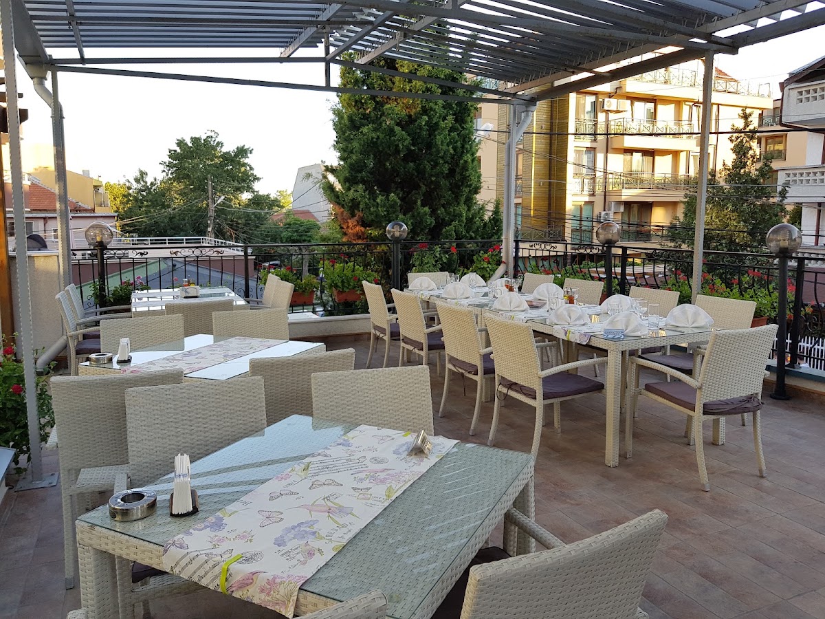 MIRANA Family Hotel