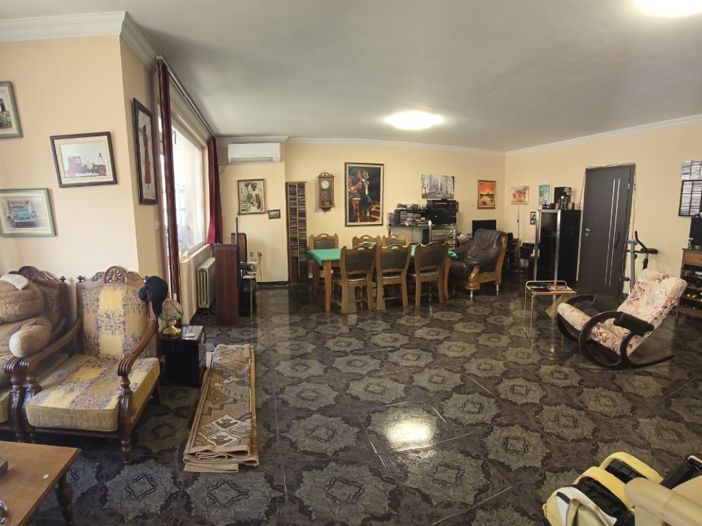 Üç Artı Bir Daire satılık Sofia Hladilnika