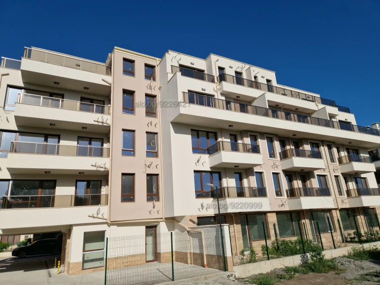 Тристаен апартамент за продажба Бургас Сарафово