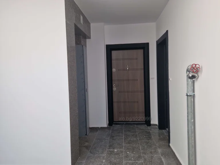 Тристаен апартамент за продажба Бургас Сарафово