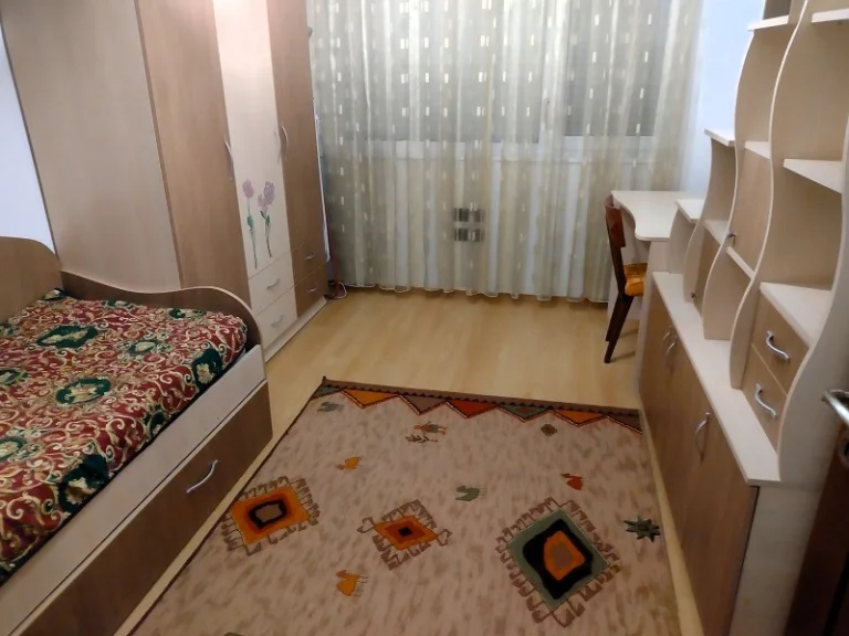 Тристаен апартамент дава под наем Варна Левски