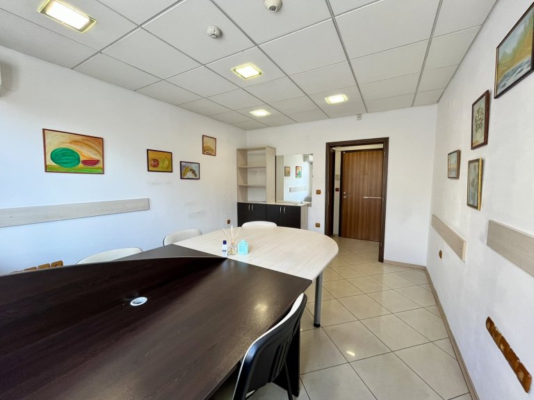 Офис за продажба Хасково Център - Photo 3