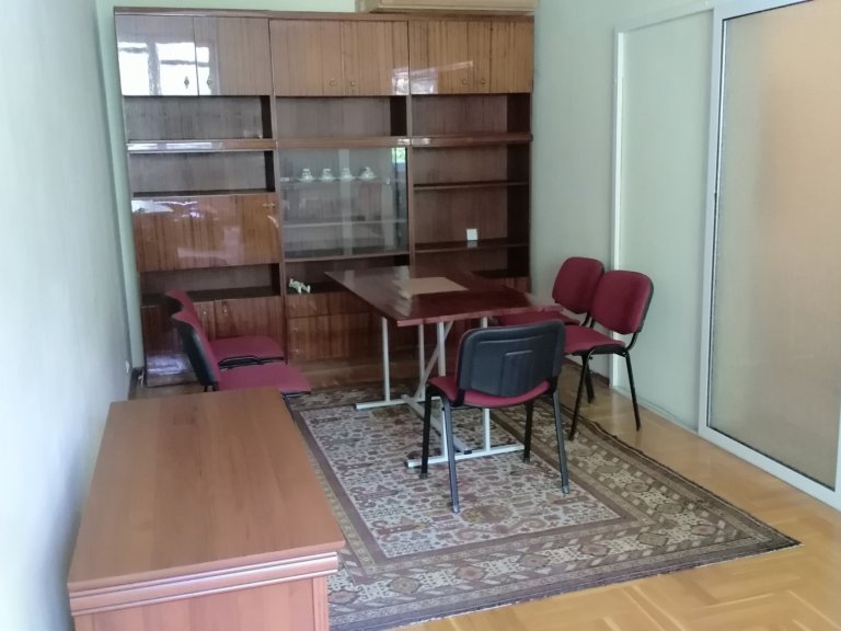 Тристаен апартамент дава под наем София Център - Photo 3