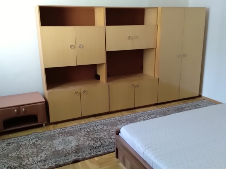 Тристаен апартамент дава под наем София Център - Photo 4