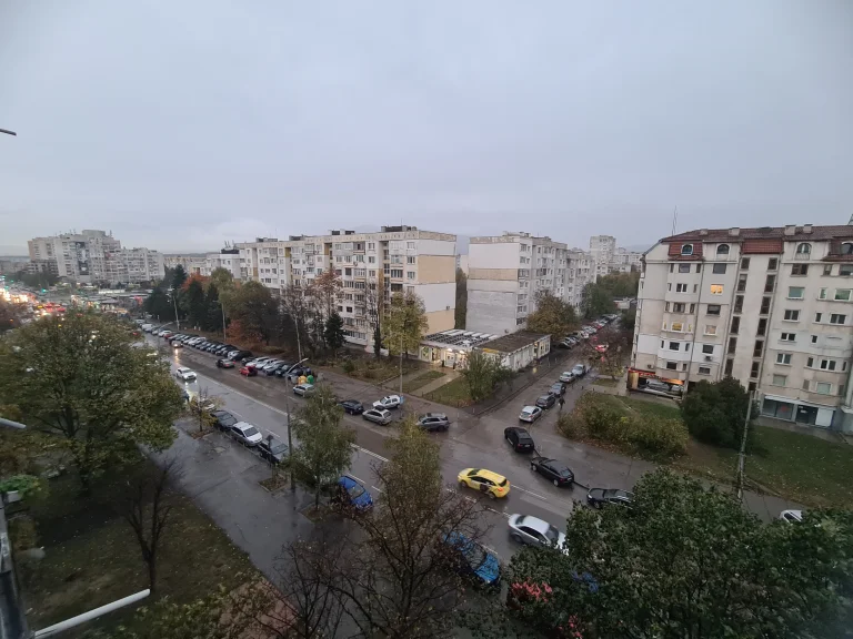 Тристаен апартамент дава под наем София Люлин 3