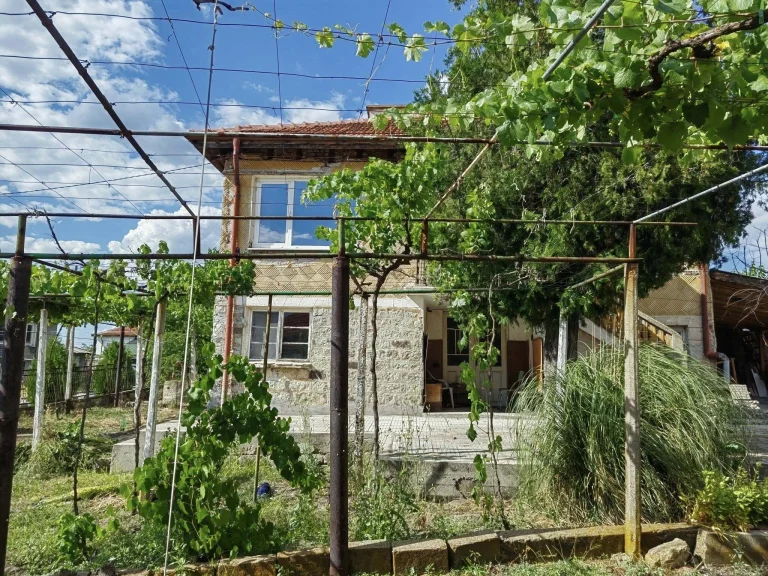 Къща за продажба Хасково област с.Бряст