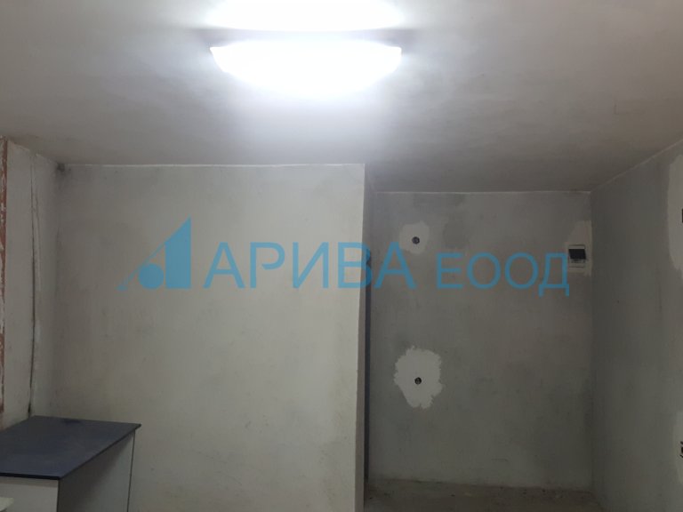 Гараж дава под наем Хасково Любен Каравелов - Photo 7