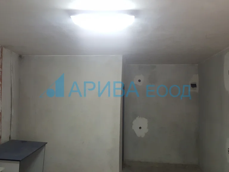 Гараж дава под наем Хасково Любен Каравелов