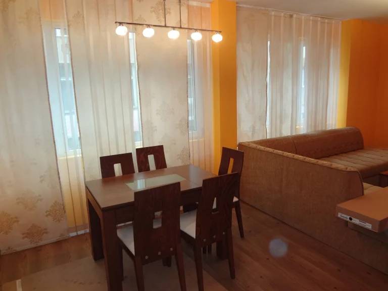 Тристаен апартамент дава под наем София Яворов