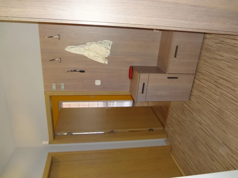 Тристаен апартамент дава под наем София Яворов