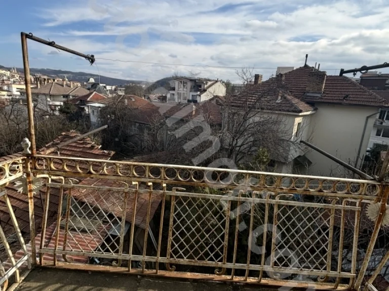 Тристаен апартамент за продажба Велико Търново Център