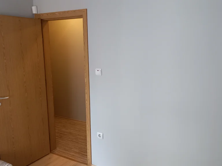 Тристаен апартамент дава под наем София Яворов