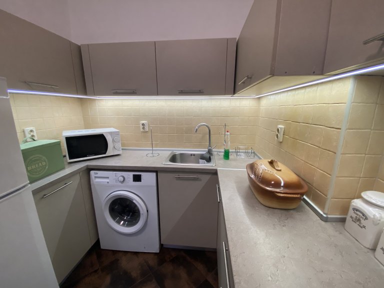 Тристаен апартамент дава под наем София Център - Photo 5