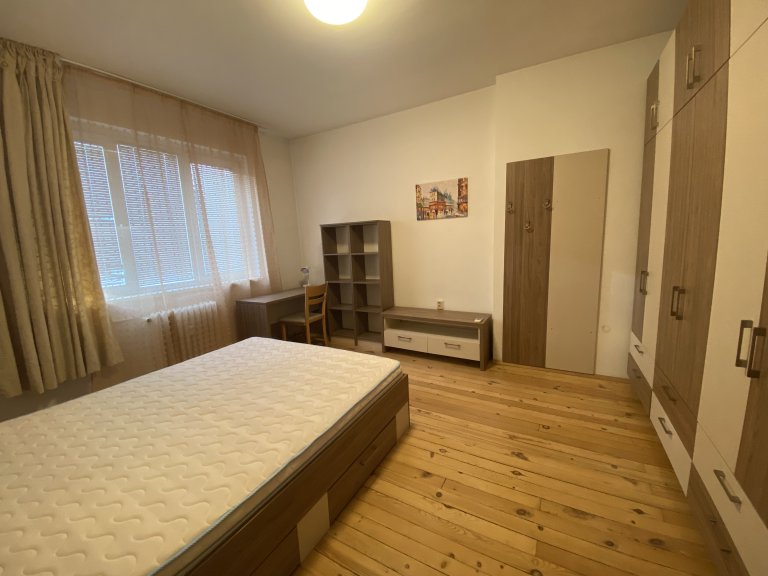 Тристаен апартамент дава под наем София Център - Photo 6