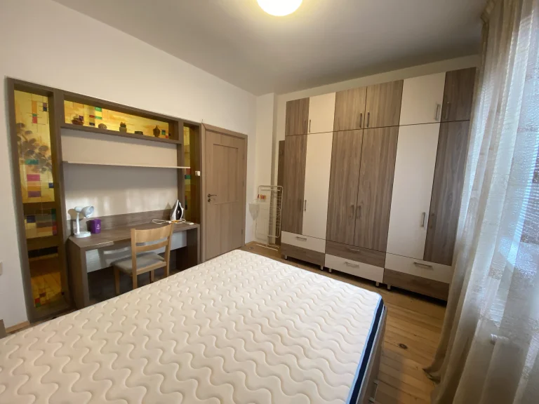 Тристаен апартамент дава под наем София Център