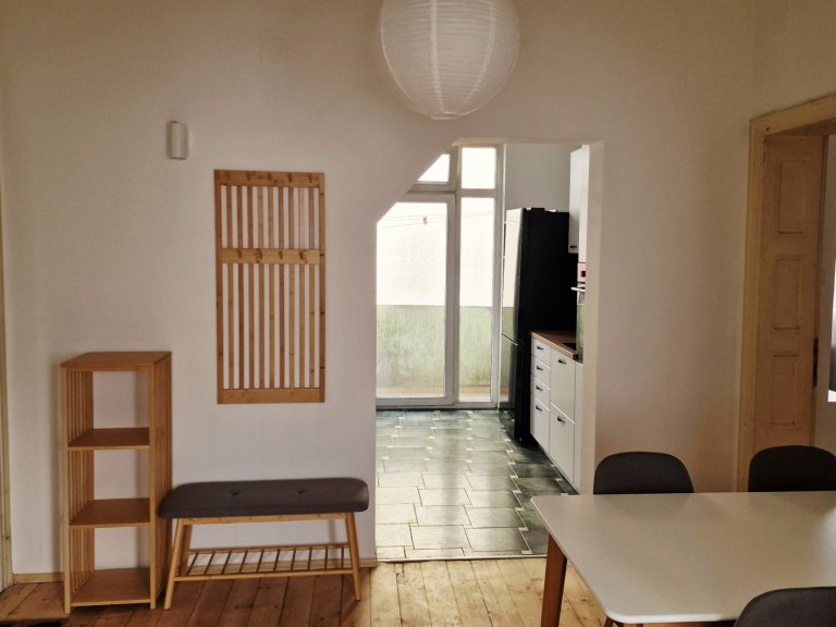 Тристаен апартамент дава под наем София Център - Photo 3