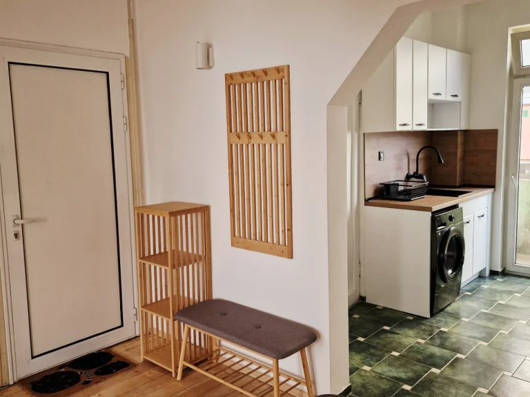 Тристаен апартамент дава под наем София Център