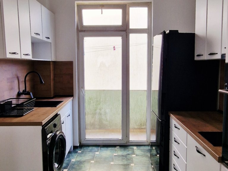 Тристаен апартамент дава под наем София Център - Photo 7