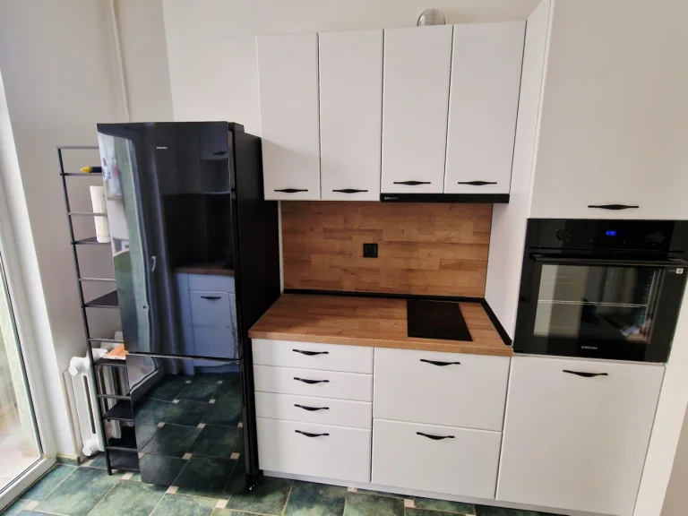 Тристаен апартамент дава под наем София Център