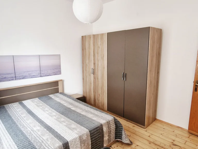 Тристаен апартамент дава под наем София Център