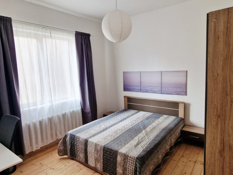 Тристаен апартамент дава под наем София Център - Photo 13