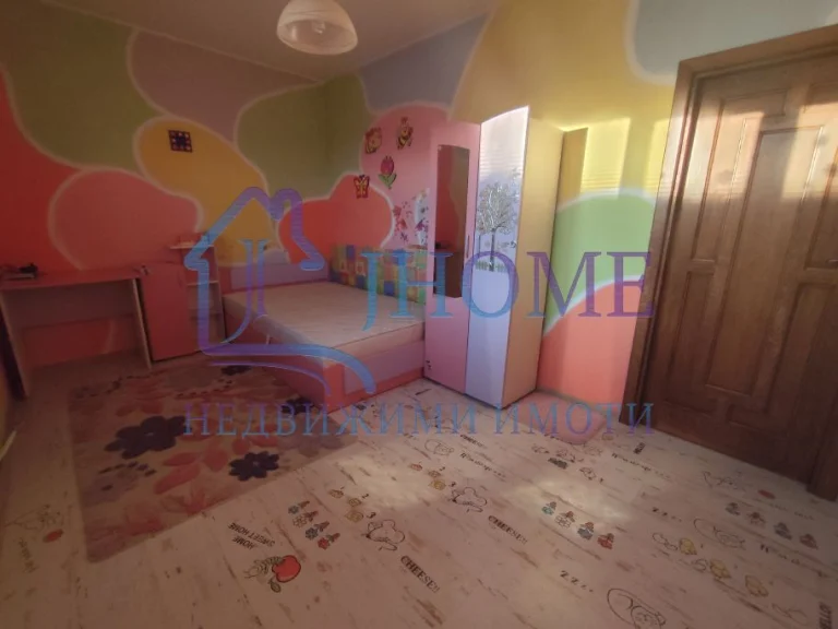 Четиристаен апартамент дава под наем Варна Погребите