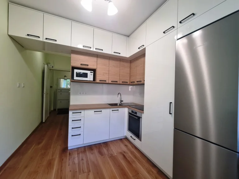 Тристаен апартамент дава под наем София Център