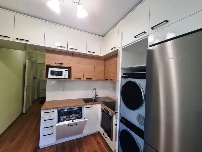 Three Room Apartment for rent Sofia Tsentar
