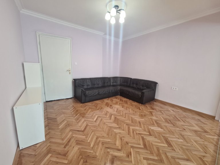 Тристаен апартамент дава под наем София Център - Photo 4