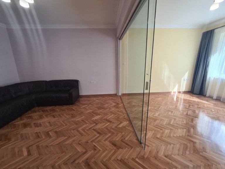 Тристаен апартамент дава под наем София Център - Photo 5