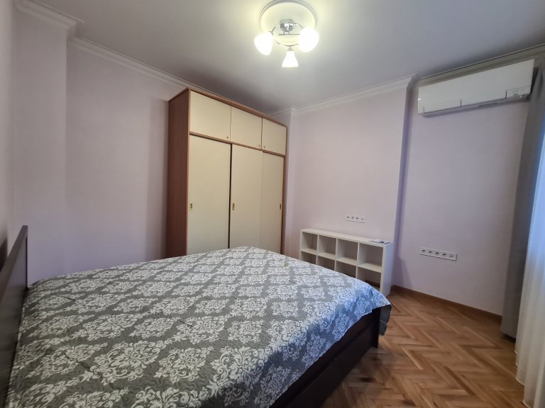 Тристаен апартамент дава под наем София Център - Photo 8