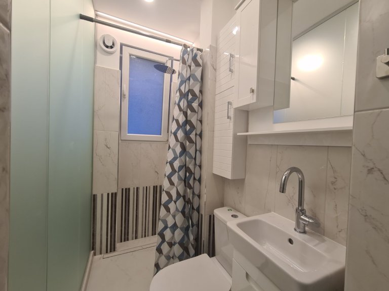 Тристаен апартамент дава под наем София Център - Photo 10