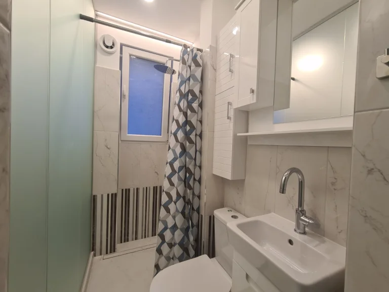 Тристаен апартамент дава под наем София Център