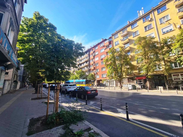 Тристаен апартамент дава под наем София Център - Photo 12