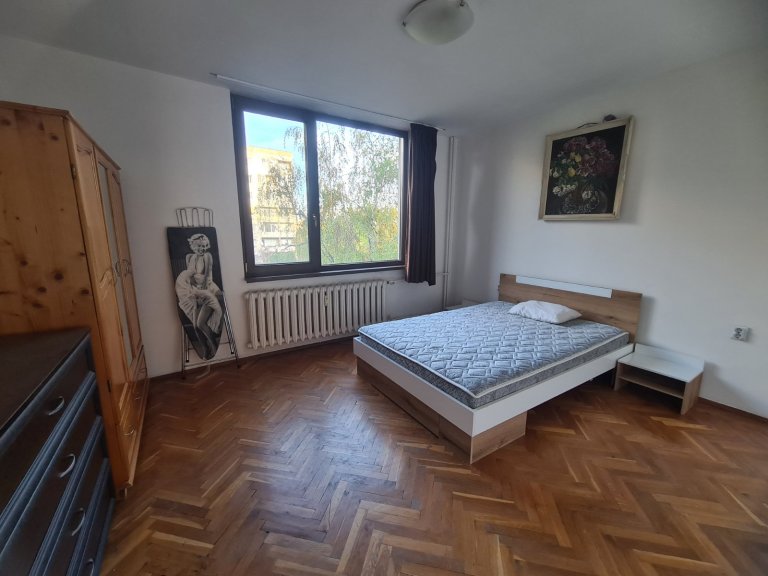 Двустаен апартамент дава под наем София Лагера