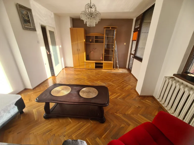 Двустаен апартамент дава под наем София Лагера