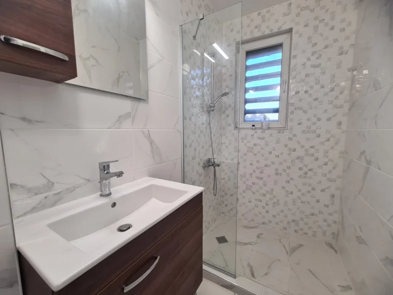 Тристаен апартамент дава под наем София Изток