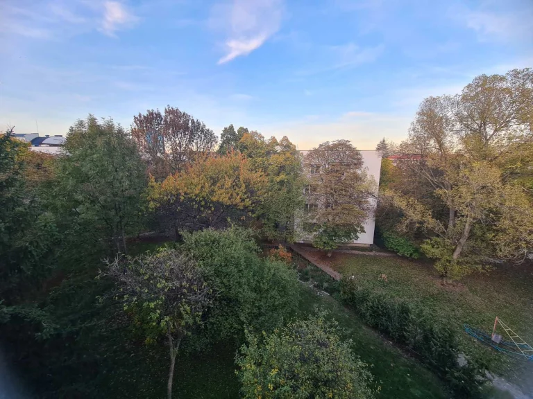 Тристаен апартамент дава под наем София Изток