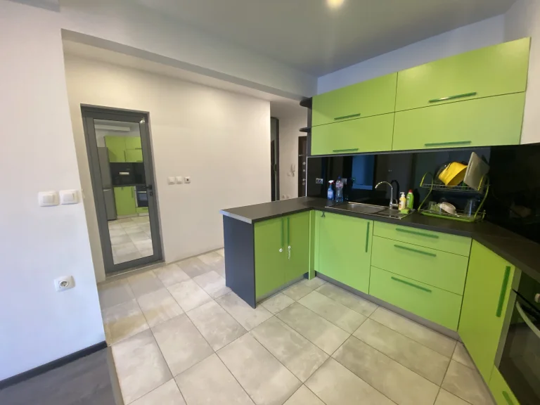 Двустаен апартамент дава под наем София Младост 4