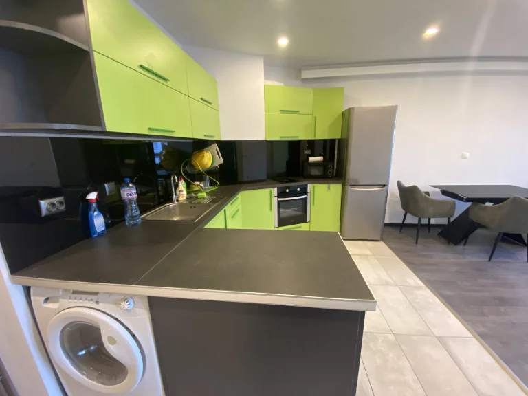 Двустаен апартамент дава под наем София Младост 4