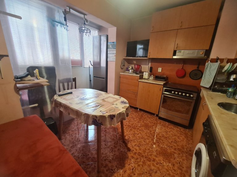 Тристаен апартамент дава под наем София Овча Купел 1