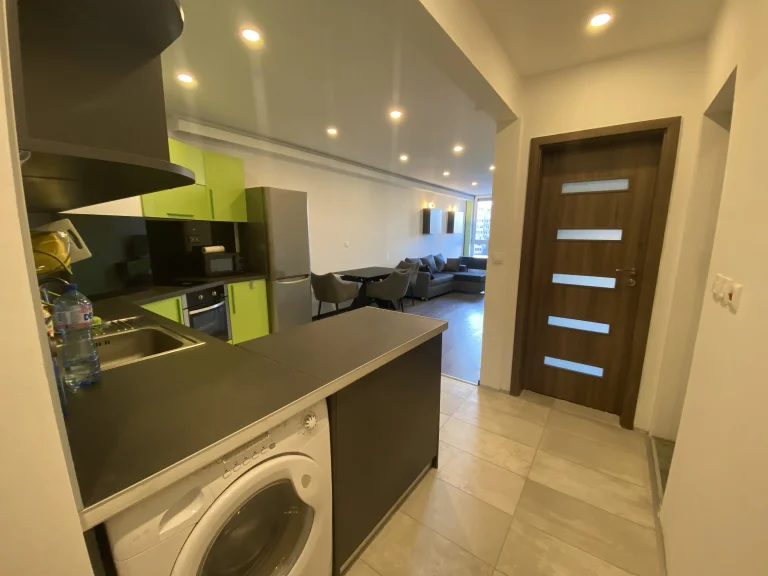 Двустаен апартамент дава под наем София Младост 4