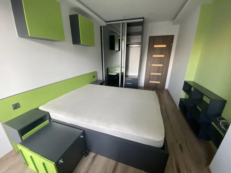 Двустаен апартамент дава под наем София Младост 4