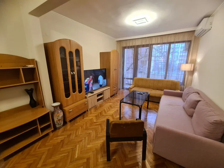 Двустаен апартамент дава под наем София Център