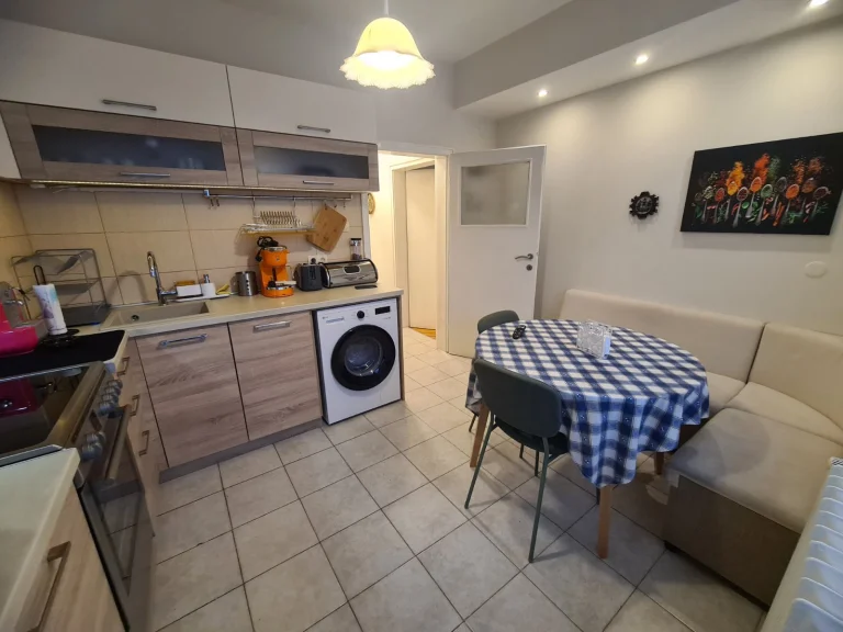 Двустаен апартамент дава под наем София Център