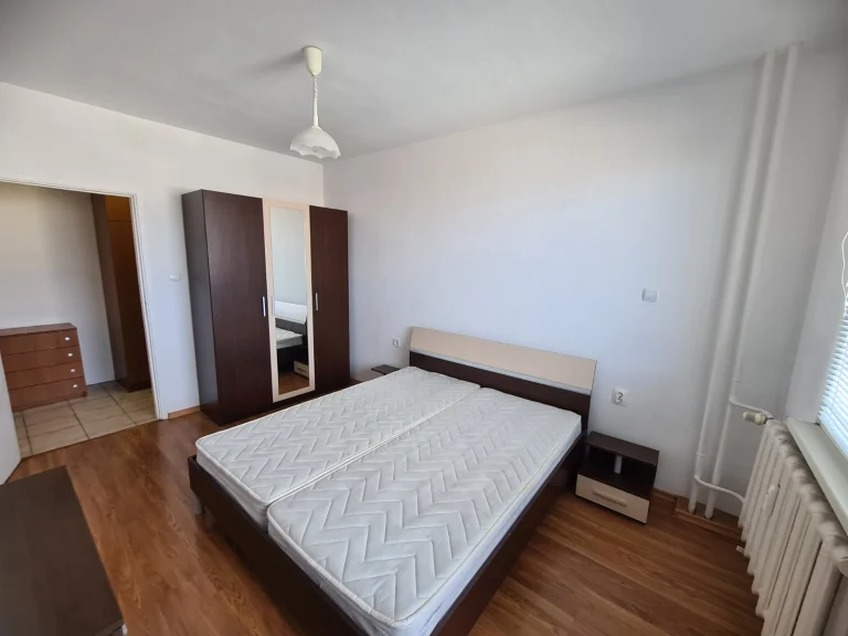 Тристаен апартамент дава под наем София Борово