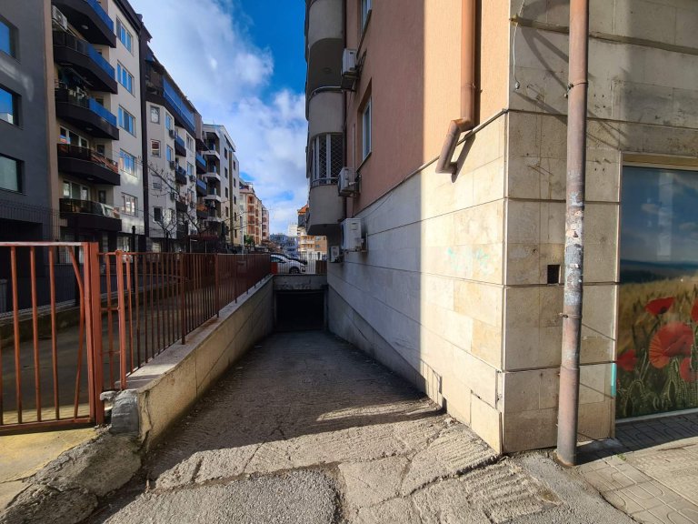 Тристаен апартамент дава под наем София Борово - Photo 12